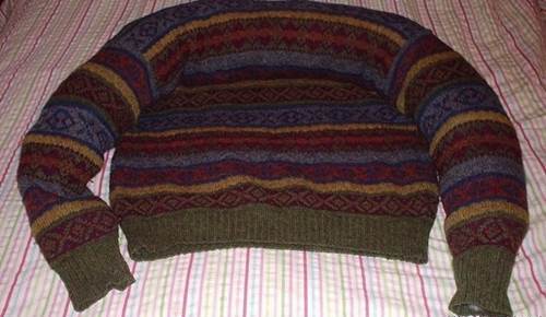 DIY Comfy Pet Bed from Old Sweater 4_1