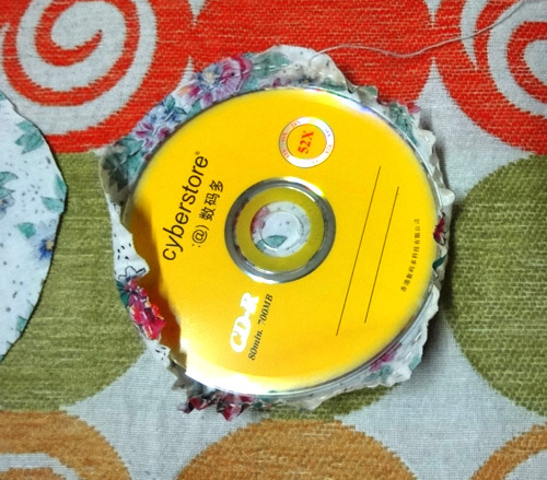 DIY Cute Little Storage Basket with Old CDs 8
