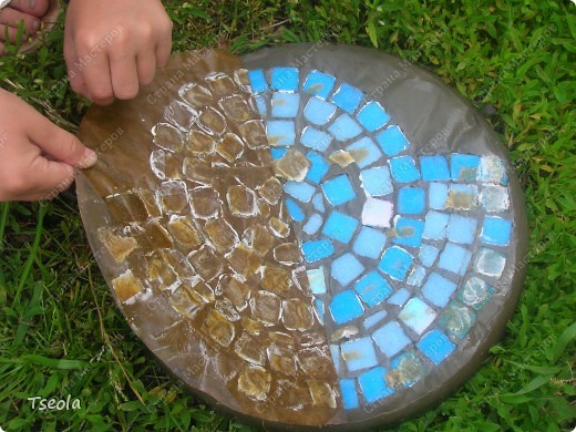 DIY Mosaic Tile Garden Stepping Stones 9