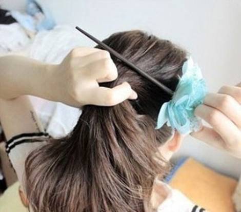 DIY Easy Updo Hairstyle with a Chopstick 2