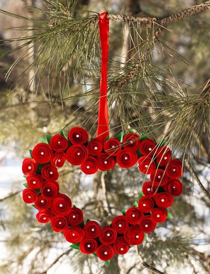 DIY Heart Shaped Paper Rose Valentine Wreath 6